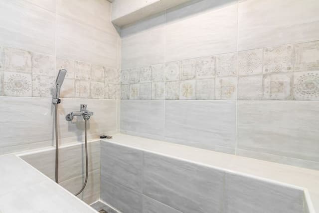 日月潭兒茶宿｜附電梯、地點便利、乾淨舒適-加大樓中樓家庭房-附浴缸-101-13