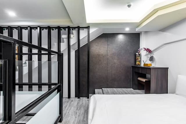 日月潭兒茶宿｜附電梯、地點便利、乾淨舒適-加大樓中樓家庭房-附浴缸-101-9