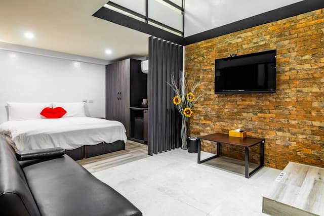 日月潭兒茶宿｜附電梯、地點便利、乾淨舒適-加大樓中樓家庭房-附浴缸-101-5