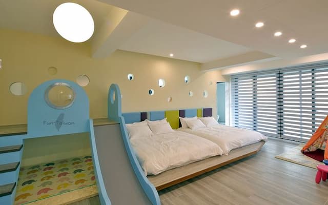 Wo Club Hall-201-Children play-1