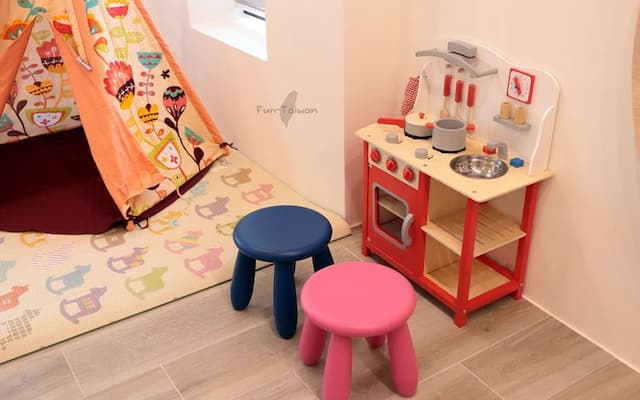 Wo Club Hall-201-Children play-4