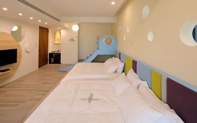 Wo Club Hall-201-Children play-2