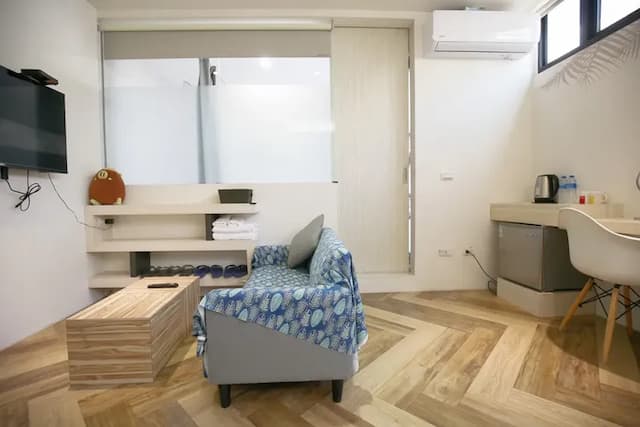 樂宿保安｜緊鄰海安路商圈、舒適浴缸房-高級雙人房(陽台/浴缸)-6