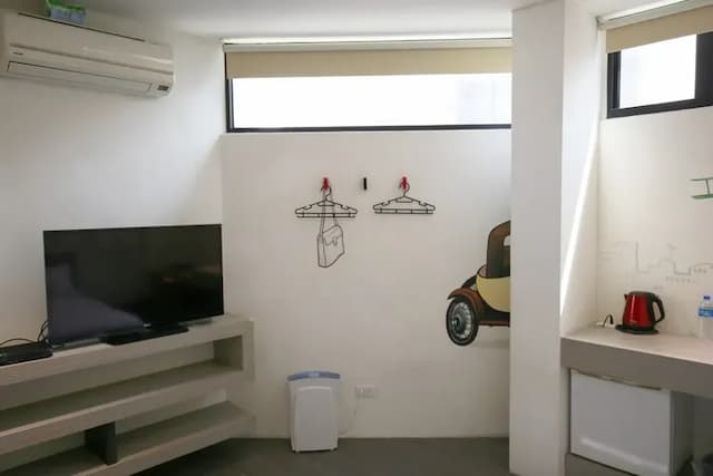 樂宿保安｜緊鄰海安路商圈、舒適浴缸房-高級雙人房(陽台/浴缸)-4