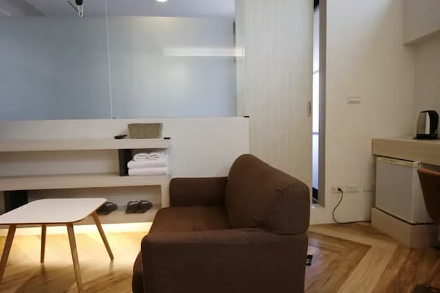 樂宿保安｜緊鄰海安路商圈、舒適浴缸房-豪華雙人房 (陽台/浴缸)-6