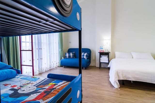 Wendy's Home City Hall B-Economic family room-3