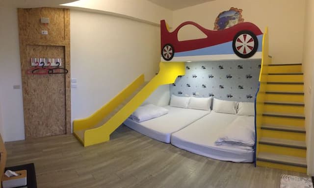 夜泊、梅花鹿民宿｜寬敞親子溜滑梯-極速親子房-6