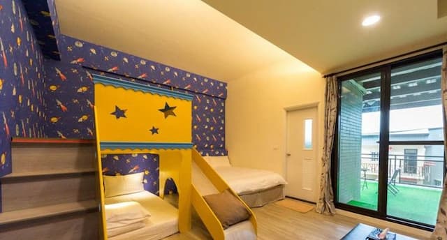 夜泊、梅花鹿民宿｜寬敞親子溜滑梯-星際火箭親子房-3