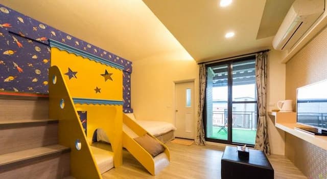 夜泊、梅花鹿民宿｜寬敞親子溜滑梯-星際火箭親子房-2