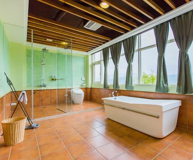 Sun Hola Villa-Deluxe Double Room (bathtub)-6