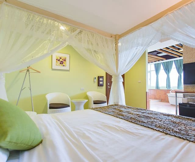 Sun Hola Villa-Deluxe Double Room (bathtub)-5