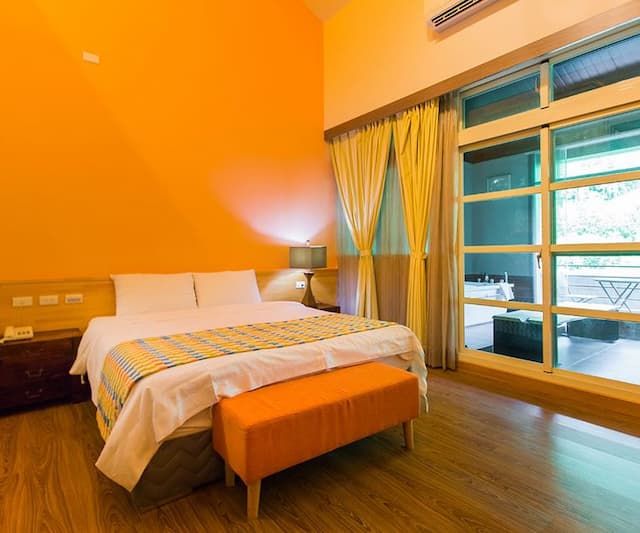 Sun Hola Villa-Deluxe Quadruple Room (bathtub)-2