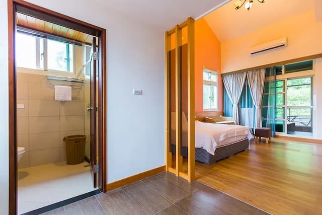 Sun Hola Villa-Deluxe Quadruple Room (bathtub)-3