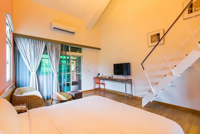 Sun Hola Villa-Deluxe Quadruple Room (bathtub)-1