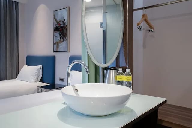 CHECK inn Taipei Xinyi-Standard Twin Room without Window-3