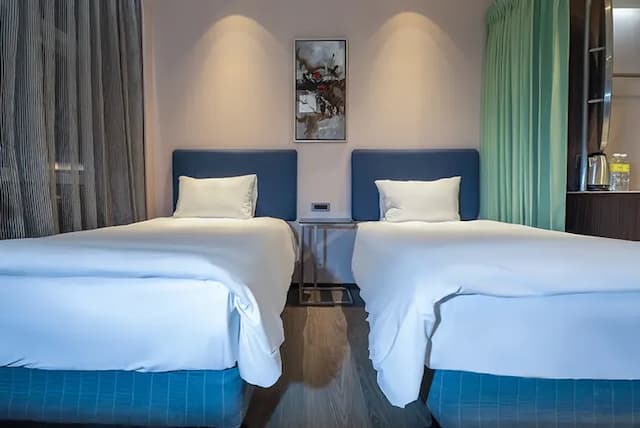 CHECK inn Taipei Xinyi-Standard Twin Room without Window-2