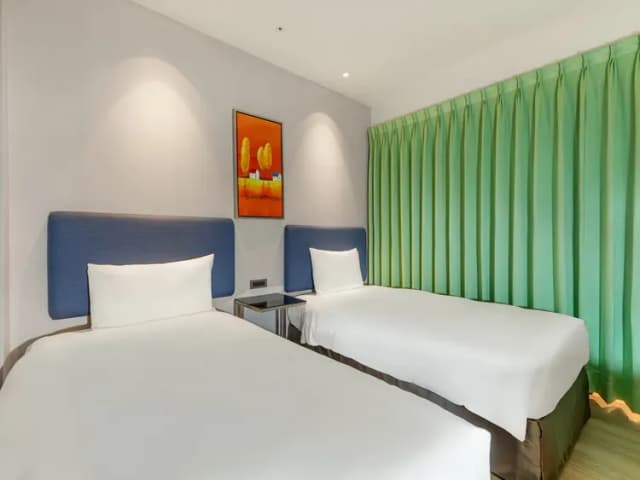 CHECK inn Taipei Xinyi-Standard Twin Room without Window-4