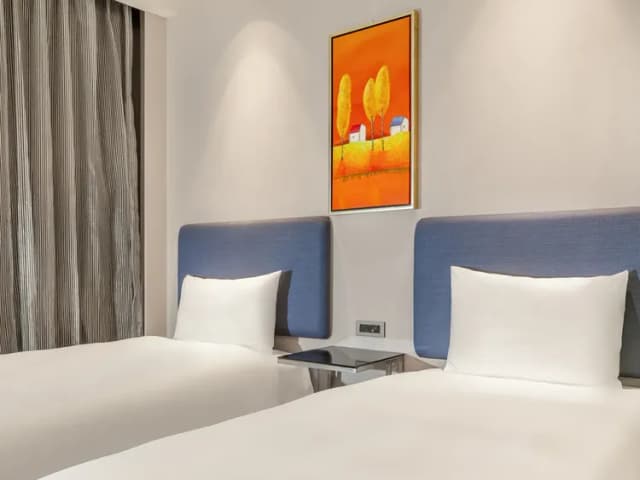 CHECK inn Taipei Xinyi-Standard Twin Room without Window-7