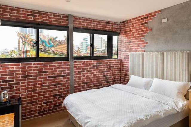 Longshan Inn-Deluxe Double Room-1