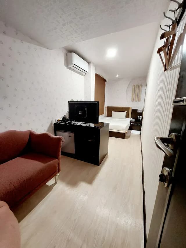 日光河堤時尚旅店｜近高雄音樂中心-溫馨單人房-1