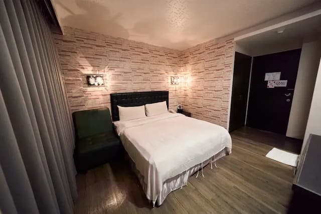 日光河堤時尚旅店｜近高雄音樂中心-典雅雙人房-3