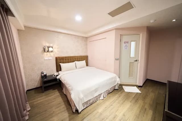 日光河堤時尚旅店｜近高雄音樂中心-典雅雙人房-5