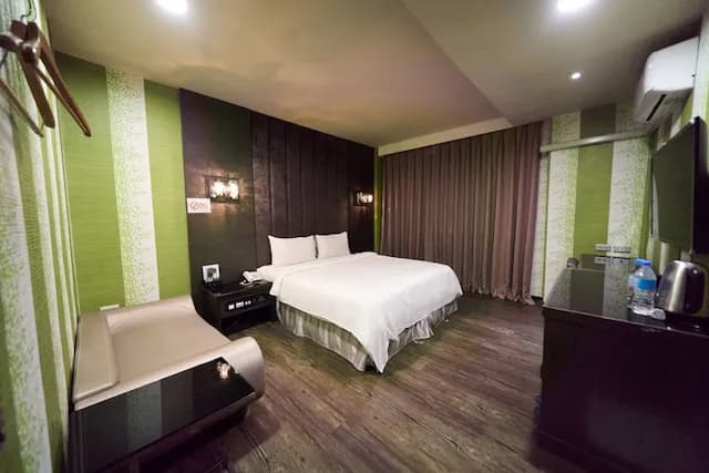 日光河堤時尚旅店｜近高雄音樂中心-甜蜜雙人房-1