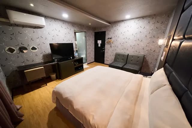 日光河堤時尚旅店｜近高雄音樂中心-甜蜜雙人房-2