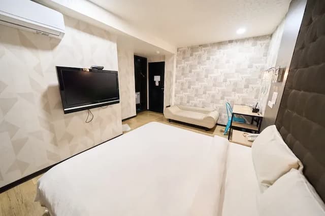 日光河堤時尚旅店｜近高雄音樂中心-精緻雙人房-3