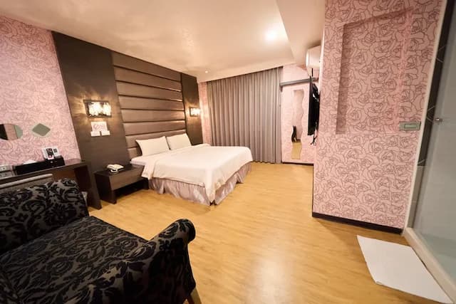 日光河堤時尚旅店｜近高雄音樂中心-精緻雙人房-2