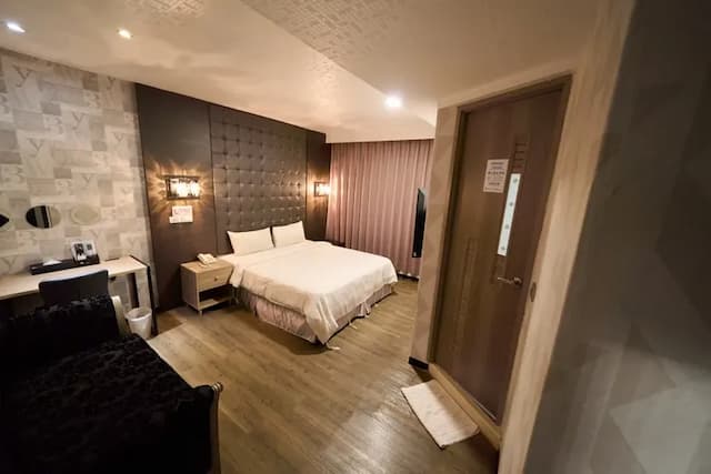 日光河堤時尚旅店｜近高雄音樂中心-精緻雙人房-4