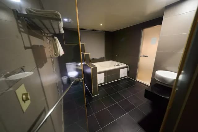 日光河堤時尚旅店｜近高雄音樂中心-豪華雙人房-4