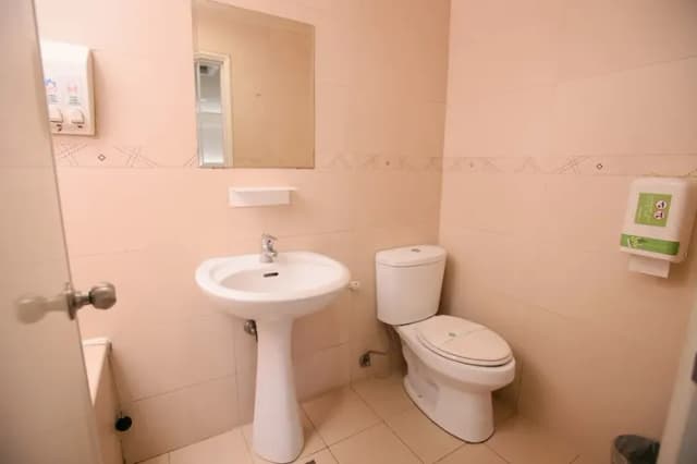 奇異果快捷旅店-中正店｜ 近柳川水岸步道、中華路夜市-標準四人房-6