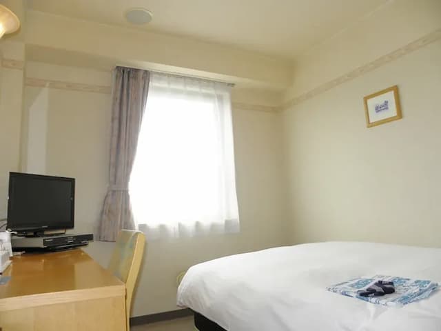 ゆったり１名セミダブル　様々な壁デザインがございます