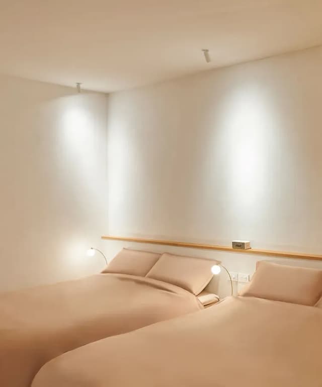 Walk in house-Quadruple Room with Bathtub-1