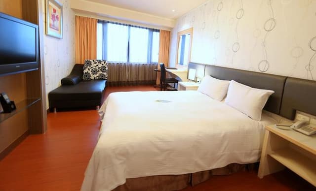Grand Earl Hotel-Superior Single Bed room-2
