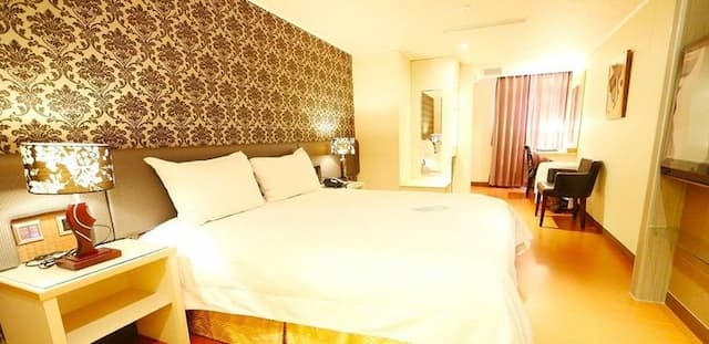 Grand Earl Hotel-Superior Single Bed room-1