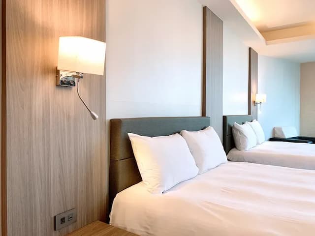 Grand Earl Hotel-Earl Quad Room-1