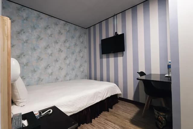 首府旅館｜緊鄰府中、板橋站-標準雙人間-2