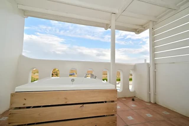 波斯卡朵親子城堡渡假民宿-豪華海景雙人房--附浴缸-11