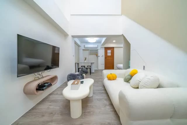 Tsum Chill /near the Second Art Museum and Chihkan Tower Business District-Cloud-4