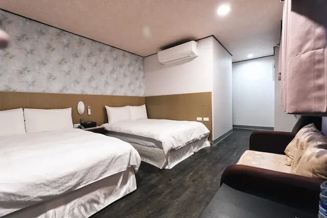 首府旅館｜緊鄰府中、板橋站-豪華四人間-2