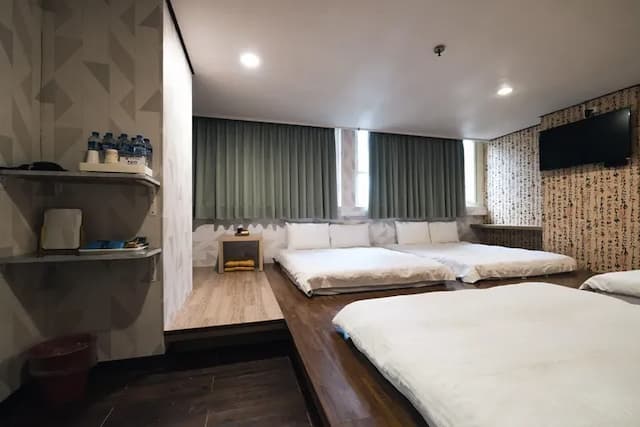 首府旅館｜緊鄰府中、板橋站-家庭套房-4