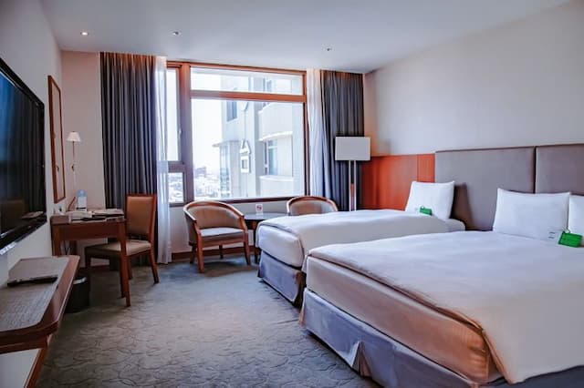 台中港酒店 l  三井Outlet開車8分鐘-雅緻家庭房-含早餐-1