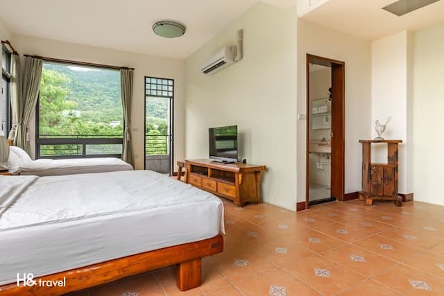 A Qian B&B-Mountain View Quadruple Room with Balcony-6