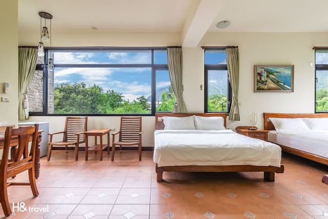 A Qian B&B-Mountain View Quadruple Room with Balcony-1