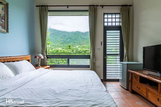 A Qian B&B-Exquisite Double Room with Balcony-1