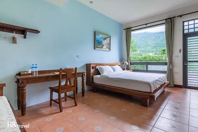 A Qian B&B-Exquisite Double Room with Balcony-4