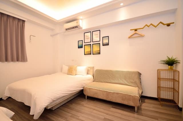 Feng Chia. Music Mu Lè mù-Family Room - 6 Adults-1