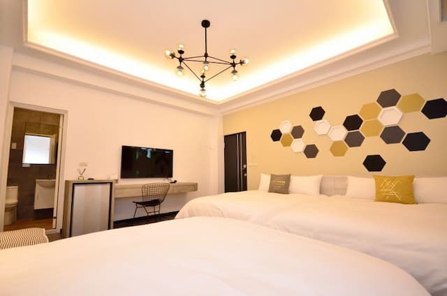 Feng Chia. Music Mu Lè mù-Family Room - 6 Adults-5